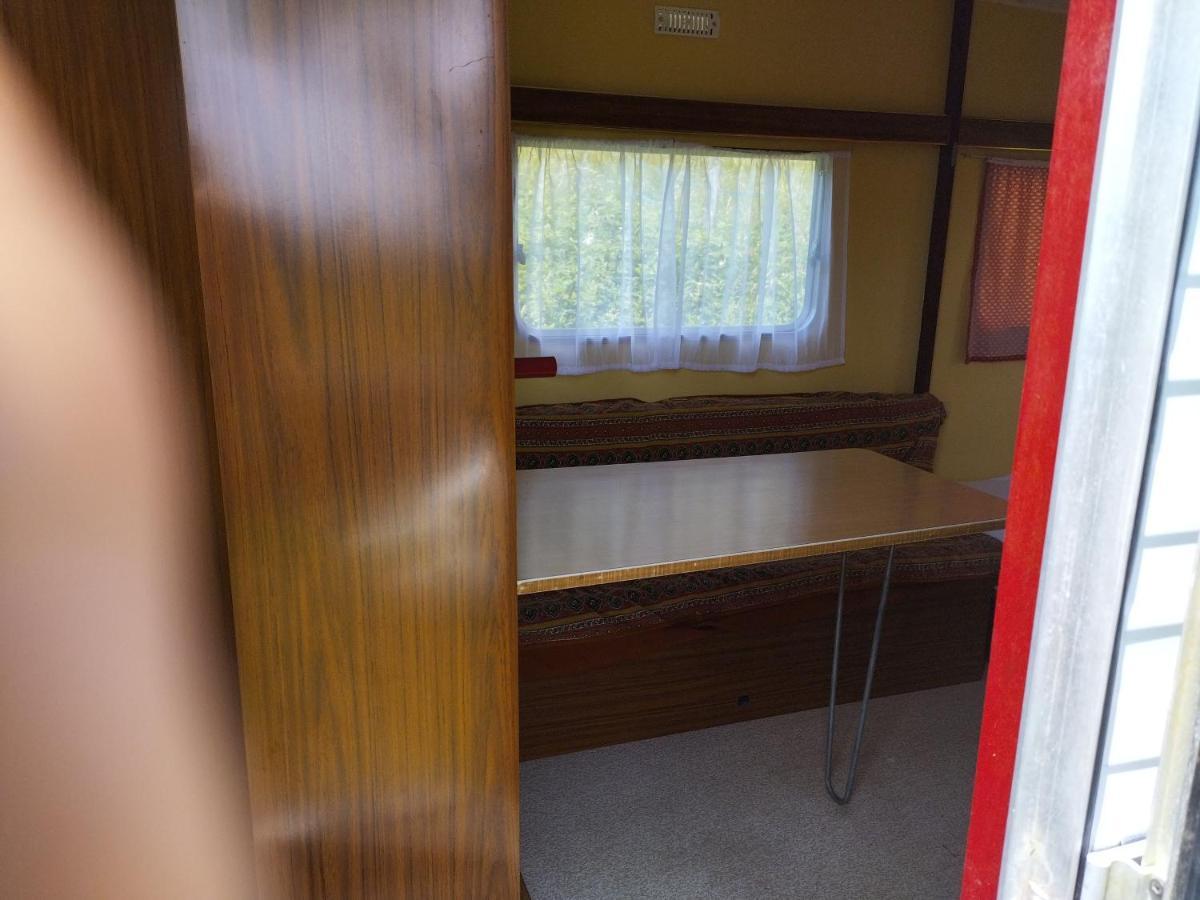 Camping La Foret Du Morvan Vintage Caravan Larochemillay 외부 사진